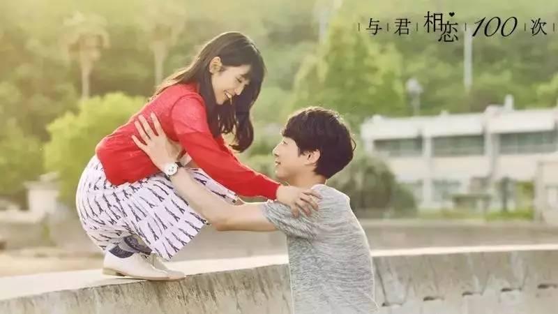 女孩清洁音乐室