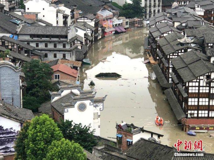卡通红色汽车拼图