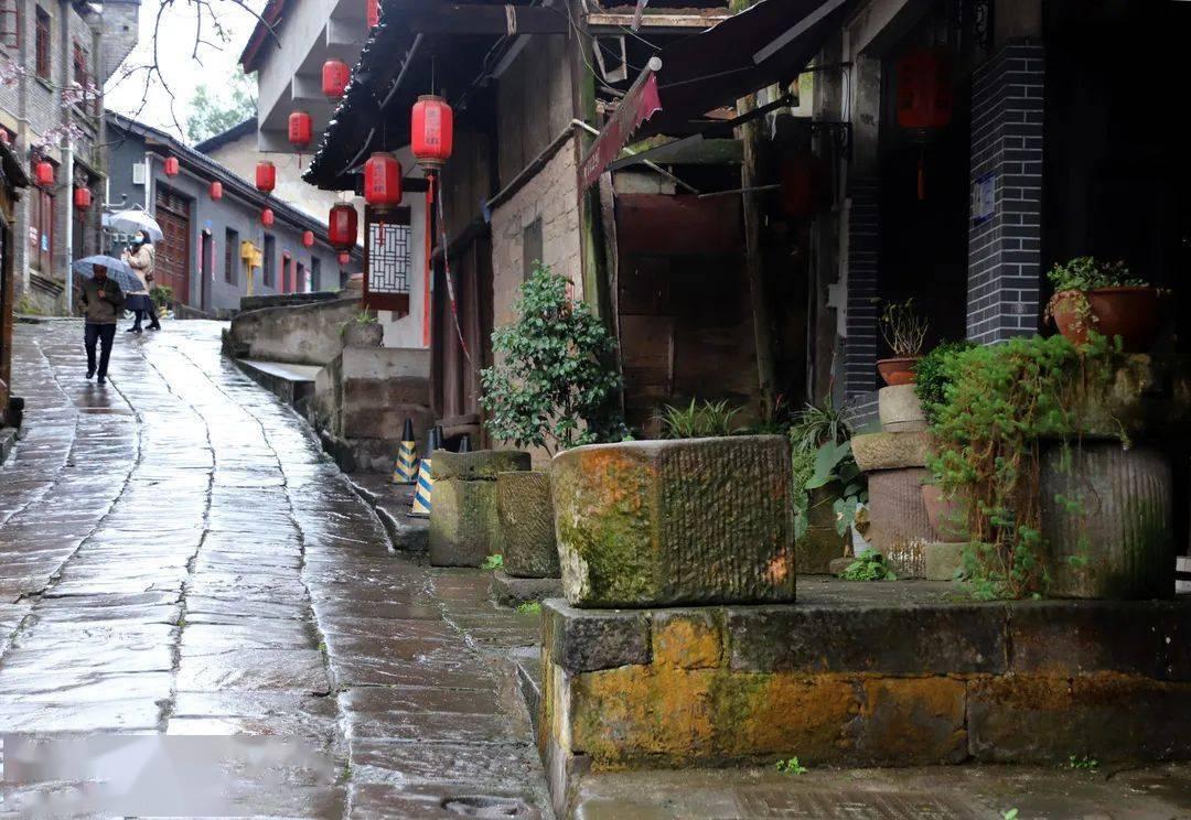 余景天手幅被恶意涂鸦,经历了这么多风波,余景天还能出道吗?-专业问答网站,解答您的疑惑